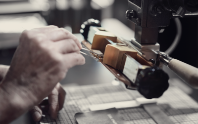 從代工到精品，新加坡文具品牌用皮革與紙張書寫價(jià)值新篇章